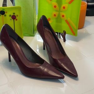 BCBGIRLS 7.5B maroon heels